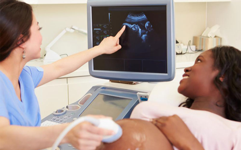 Mẹ bầu cần làm gì trong 3 tháng đầu?