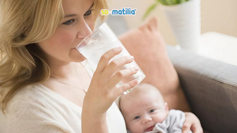Khắc phục mất sữa, ít sữa thông qua việc bổ sung đủ lượng nước cần thiết