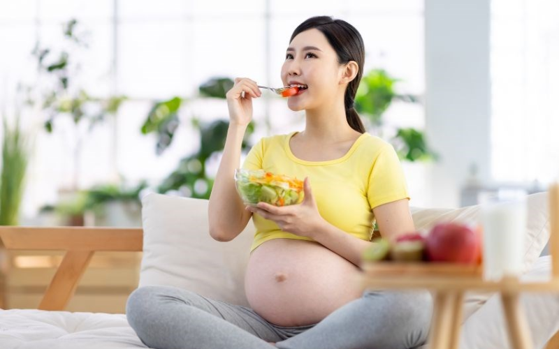 Chỉ uống sữa bầu vào giai đoạn giữa thai kỳ