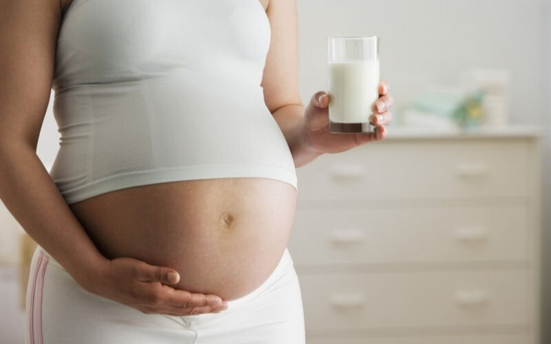 Sữa bầu ít béo có đảm bảo đủ dinh dưỡng cho mẹ và bé không?