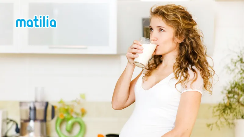 Hiểu lầm cần tránh về sữa bầu: Sữa bầu không nên thay thế cho bữa ăn hàng ngày. Thay vào đó nên uống sau 2 tiếng của mỗi bữa ăn