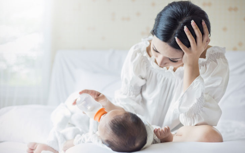 Hiện tượng mẹ thiếu sữa sau sinh là hiện tượng thường gặp đối với các bà mẹ sinh con lần đầu