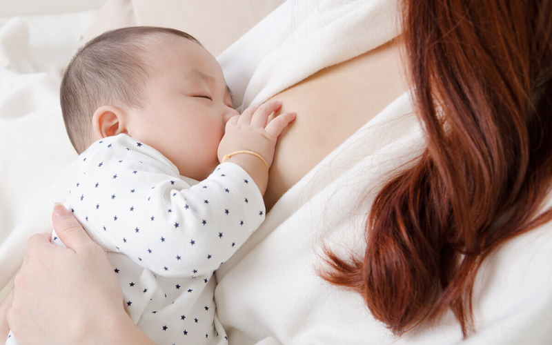 Dấu hiệu nhận biết mẹ bầu mất sữa sau sinh