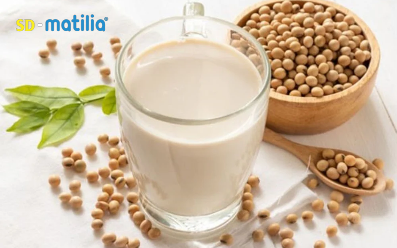 Sữa đậu nành là loại sữa từ thực vật có lượng protein cao nhất trong các loại hạt, tương đương sữa bò