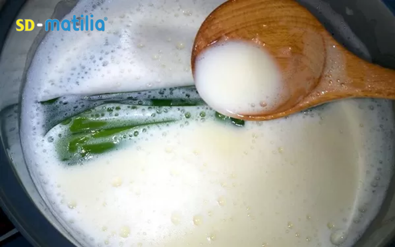 Mẹ có thể tự nấu sữa hạt ở nhà để đảm bảo an toàn vệ sinh thực phẩm