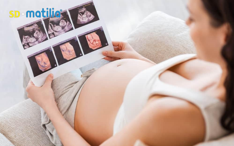 Mẹ nên siêu âm và thăm khám định kỳ để biết con phát triển tốt