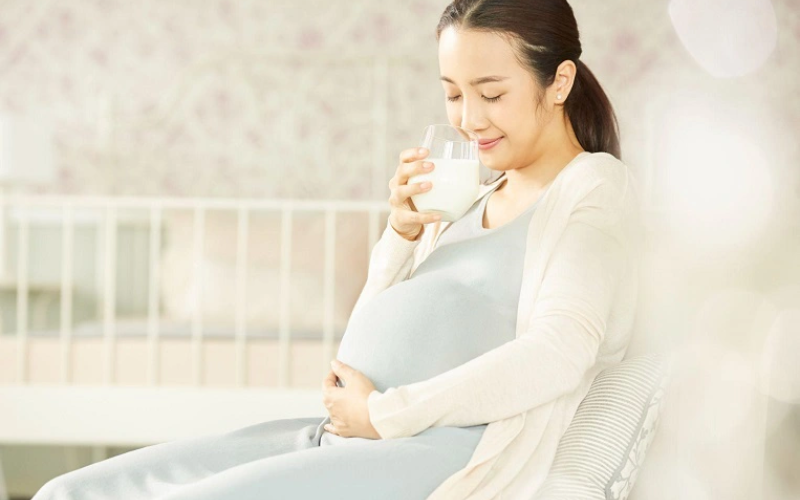 Lợi ích của sữa đối với thai nhi và bà bầu